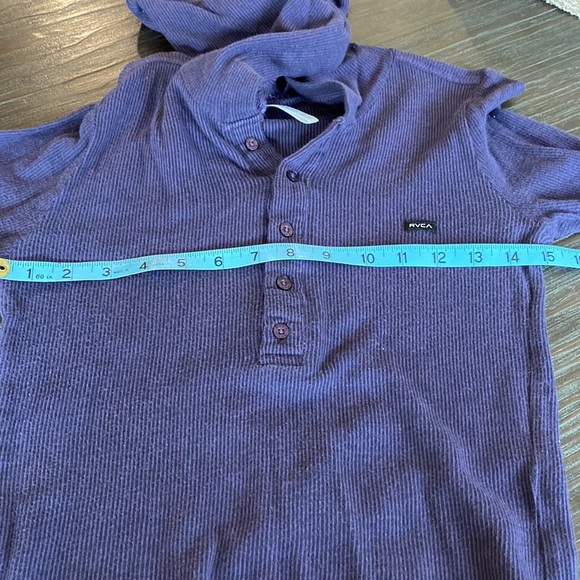 RVCA ladies ribbed, long, sleeved T with hood and three-quarter button up. - Picture 7 of 9